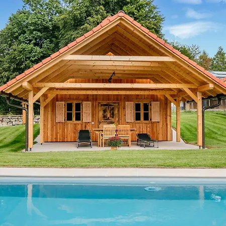 بيت للعطل Mit Gemeinsamen Pool *