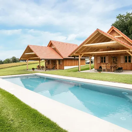 Mit Gemeinsamen Pool Casa de Férias