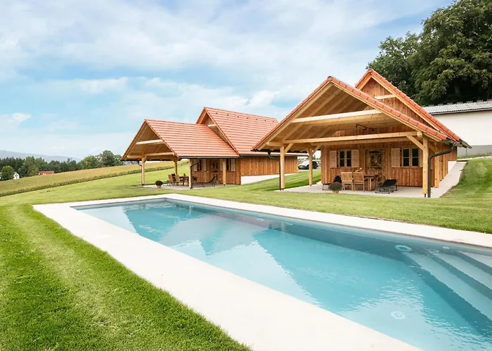 Mit Gemeinsamen Pool بيت للعطل